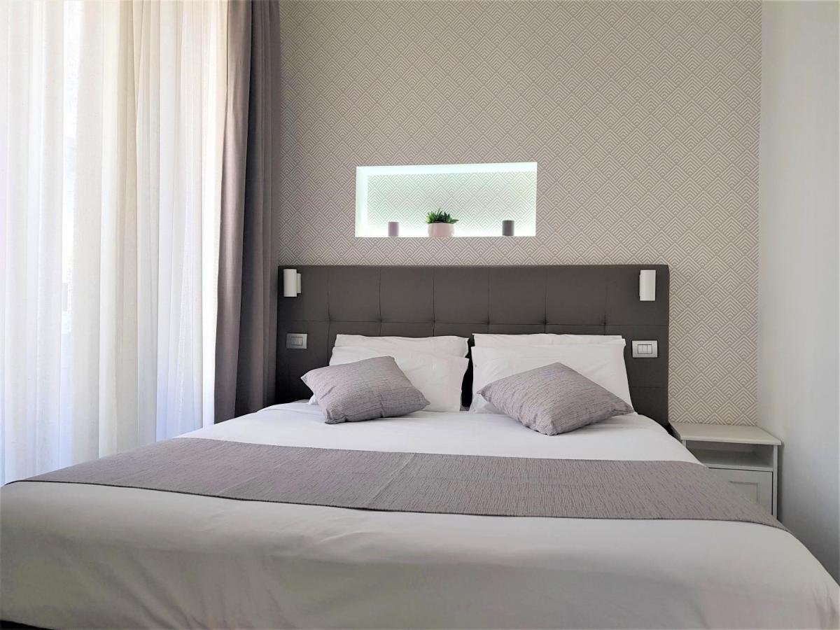 Duomo Platinum Apartments Неаполь Екстер'єр фото