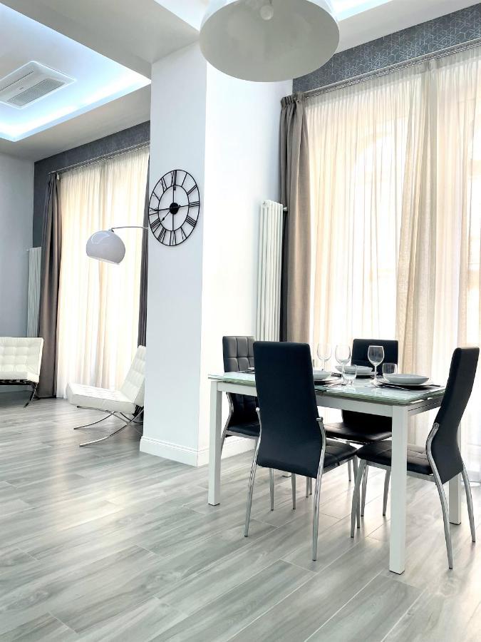 Duomo Platinum Apartments Неаполь Екстер'єр фото